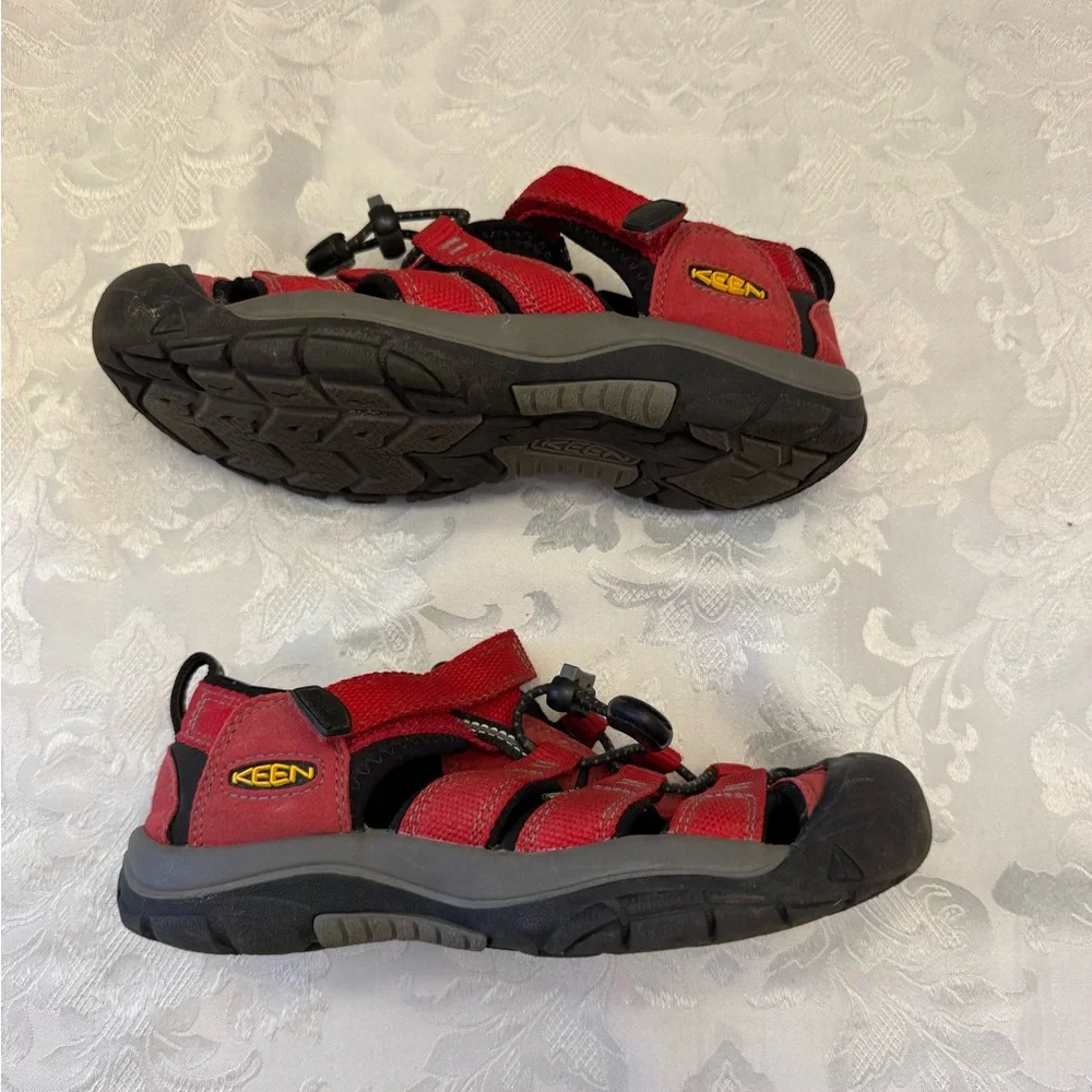 Keen Newport H2 Kids Size 2‎ Waterproof Sandal Hiking Shoe Red Black Coastal